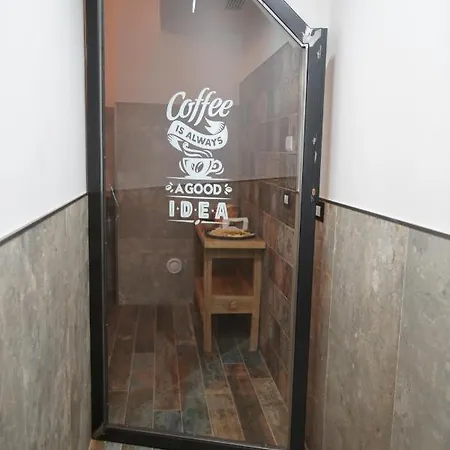 Rosso Cortese Pensión Roma