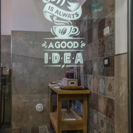 Rosso Cortese Pensión Roma